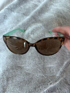 2 pair Peeper sunglasses 2.75 Readers. Tortoise CatEye w/ Green and Pink Aviator